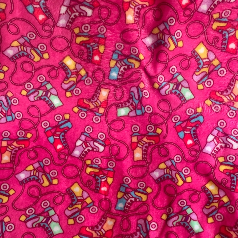 Fuchsia Roller Skate Plush Throw Blanket - Unbranded